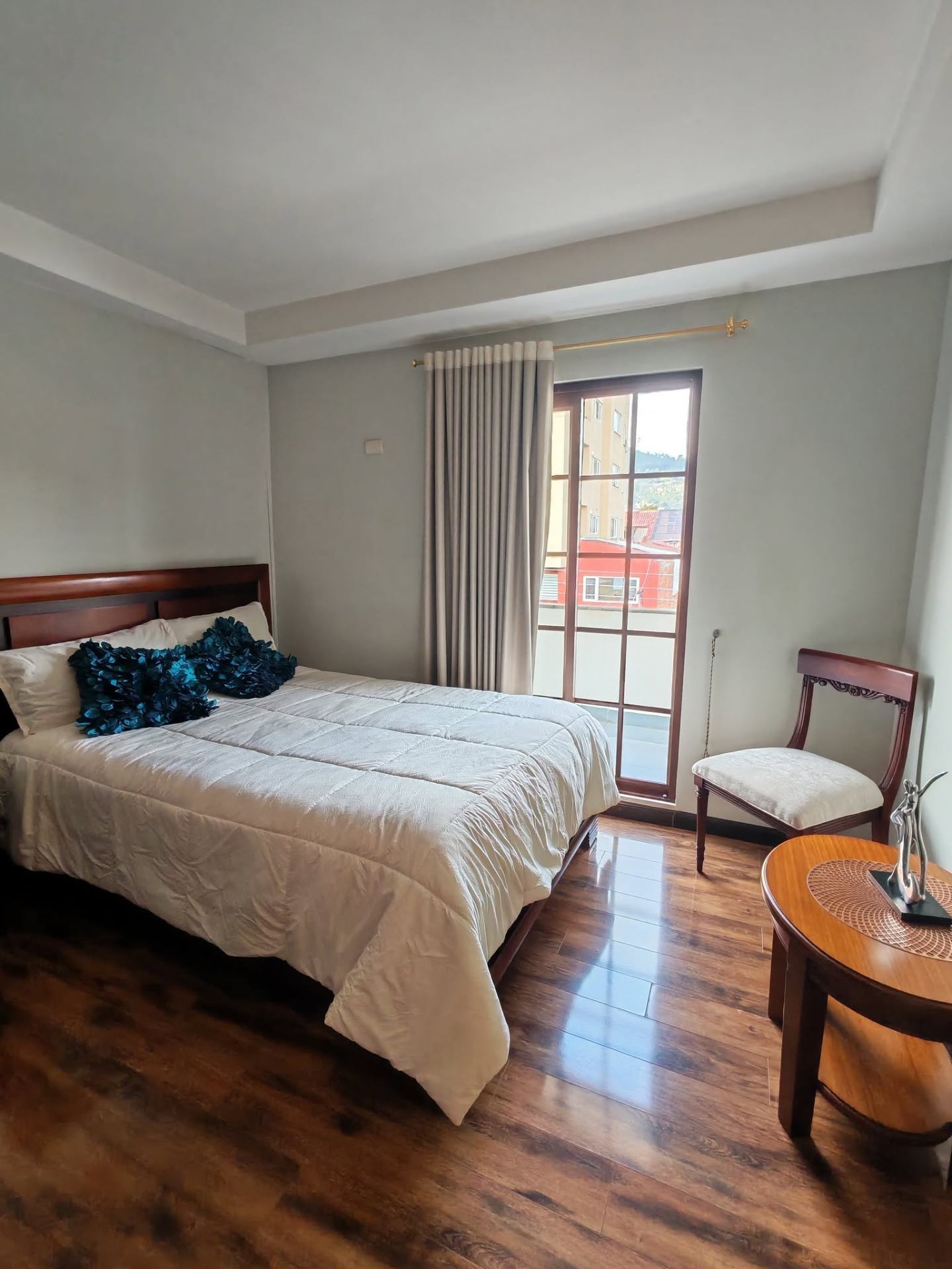 Suite amueblada — Av. Paucarbamba, Cuenca