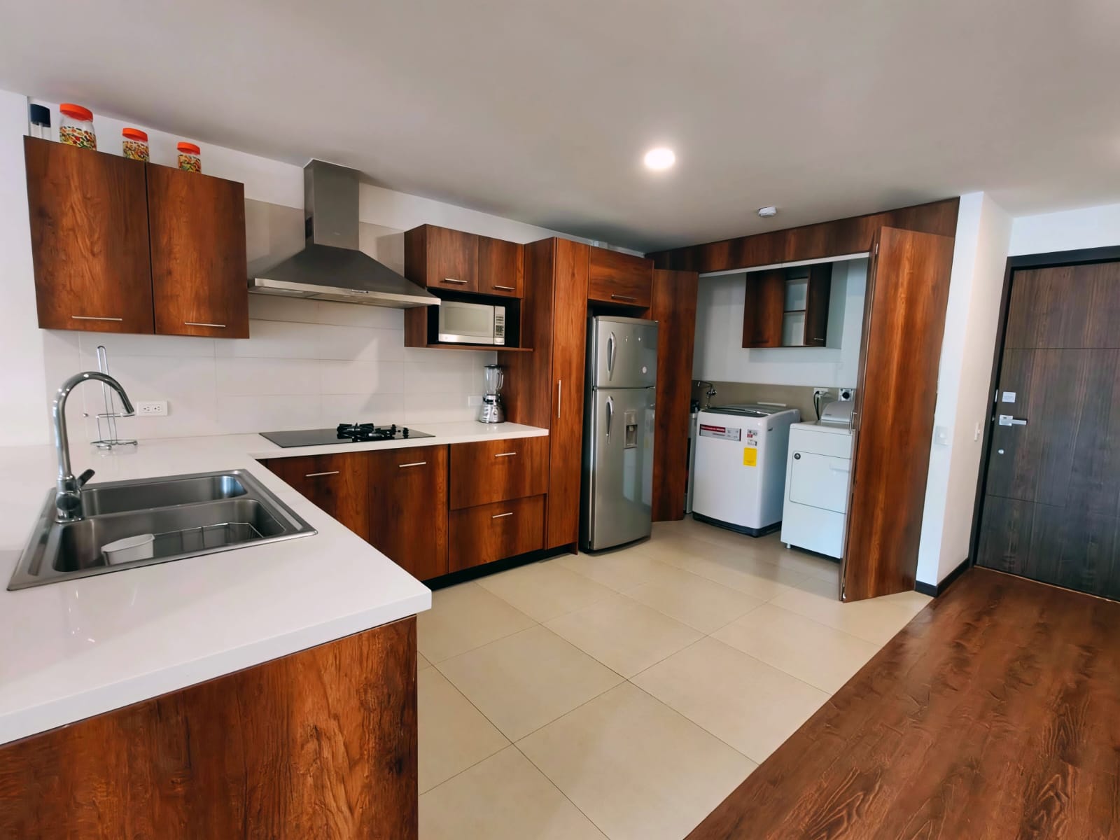 Suite amoblada — Av. Solano, Cuenca