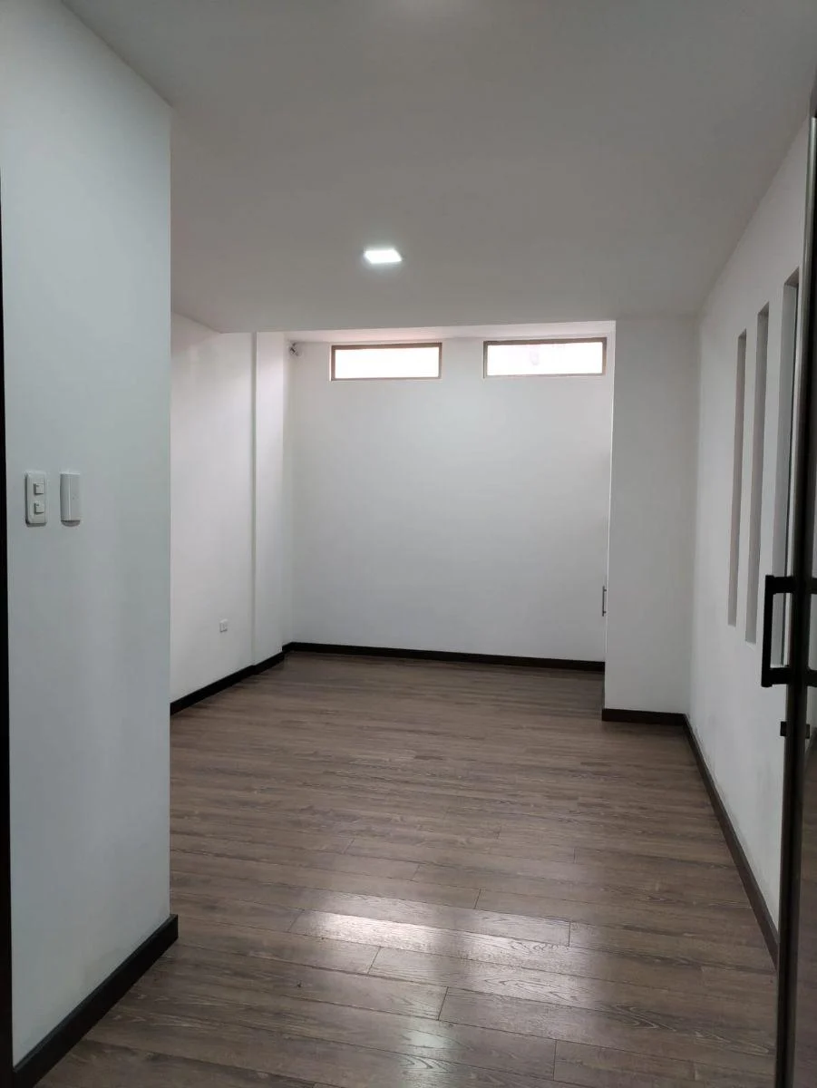 Oficina comercial — Av. Primero de mayo, Cuenca